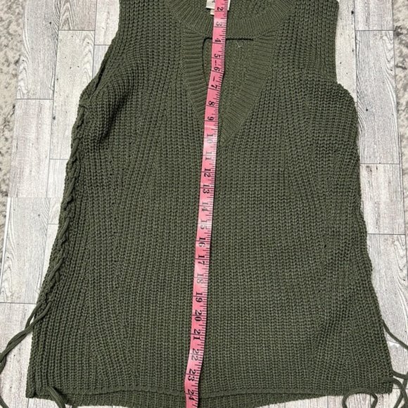 Daytrip green sweater tank front new and never worn! - Picture 3 of 9